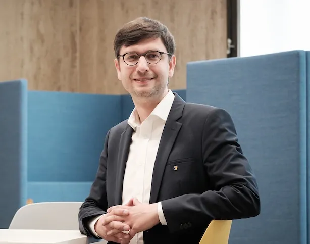 Dr Jonathan Schmid-Burgk